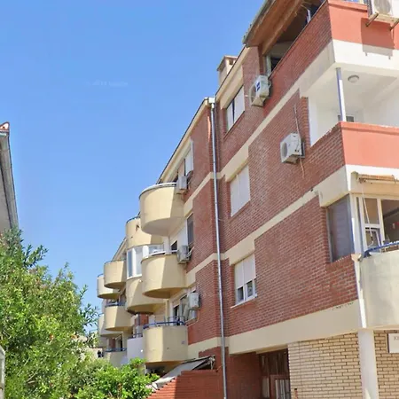 Garoful Apartman *